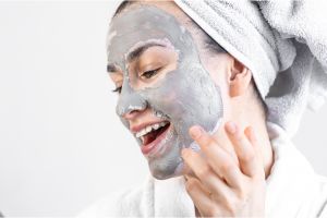 7 Rekomendasi masker wajah lokal untuk kulit berminyak dan berjerawat, harga mulai Rp 35 ribu