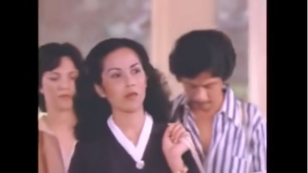 Rita anak dosen yang jadi idola trio Warkop DKI ini adik Ahmad Albar, intip 11 potret terbarunya