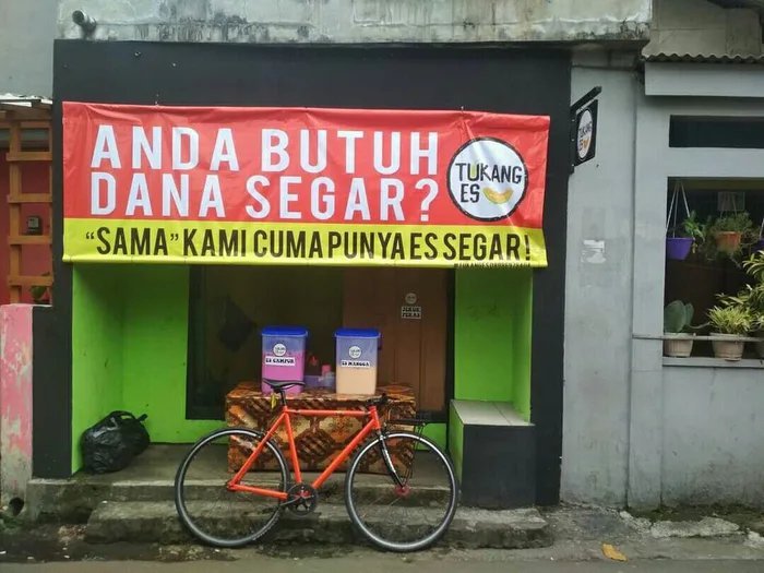 13 Tulisan lucu di spanduk jualan ini bikin terkecoh, akal pedagang ada-ada aja