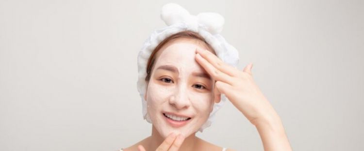Masker Tomato + Tepung Beras Untuk Cerahkan Wajah Masker Tomato + Tepung Beras Untuk Cerahkan Wajah