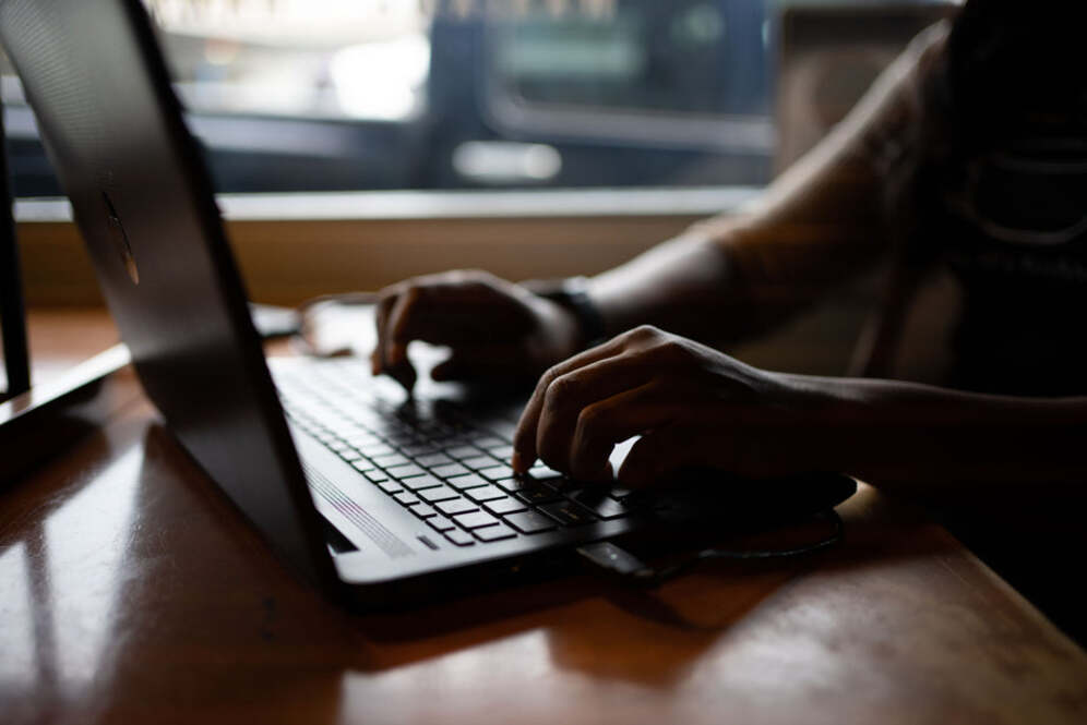 Cara mudah summarize teks menggunakan MacBook, cukup gunakan aplikasi bawaan perangkat