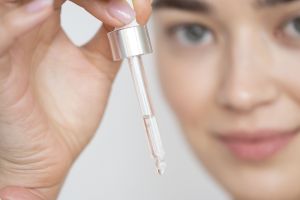 Memicu kerusakan kulit, 7 bahan aktif skincare ini tidak boleh dipakai bersamaan