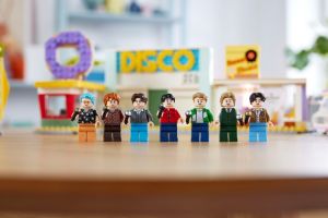 Lego bakal rilis set idol K-Pop BTS Dynamite, tujuh personelnya tampil dalam bricks minifigure