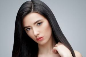 Bebas rontok dan kusut, ini trik menebalkan rambut secara alami pakai 2 bahan dapur