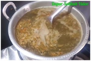 7 Cara simpel membuat kuah kaldu untuk mi ayam, lezat tanpa rebusan tulang