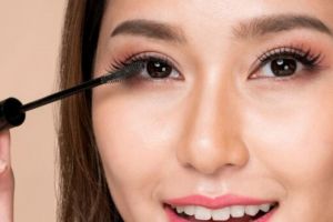 Cuma pakai 2 bahan, begini cara membuat lash serum untuk lebatkan dan lentikkan bulu mata