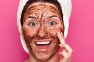 Cara membuat masker untuk bikin wajah glowing pakai 2 bahan dapur, cegah kusam dan belang