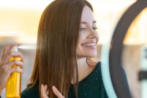 Hanya butuh 1 bahan alami, ini cara membuat heat protectant untuk cegah rambut rusak saat distyling