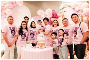 Kece bertema kebun binatang, ini 10 detail kue ultah Ameena anak Aurel Hermansyah dan Atta Halilintar