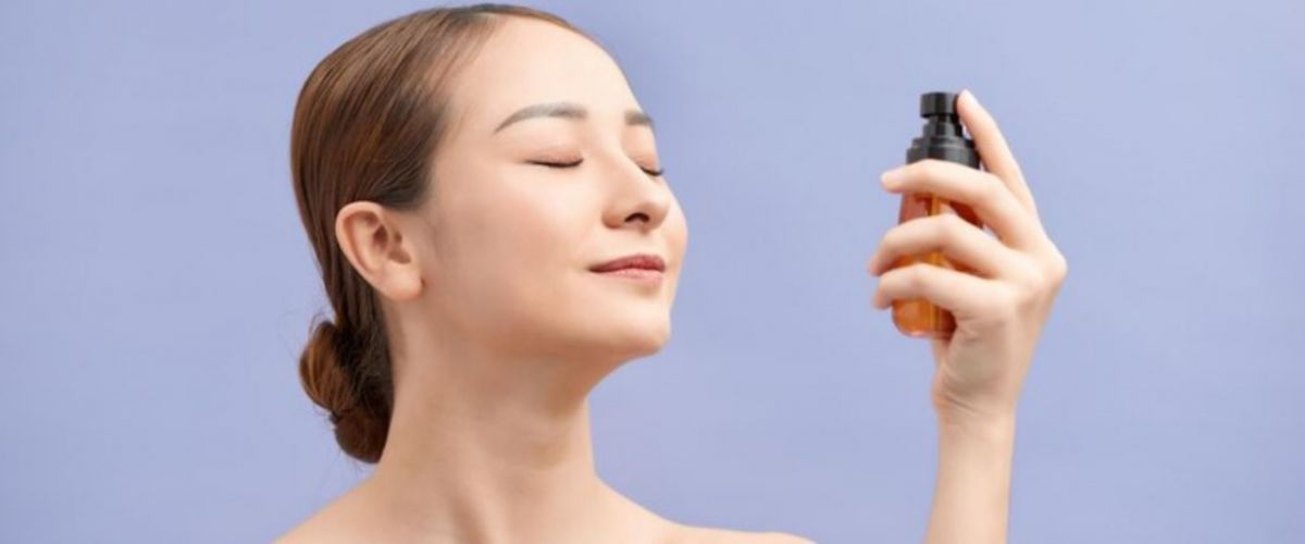 Cuma pakai 2 produk, begini cara membuat face mist untuk atasi wa