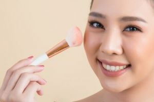 Bukan dilayer sampai dempul, ini trik atasi foundation jadi full coverage