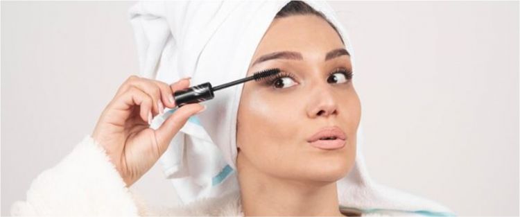 Tak perlu beli, begini cara membuat brush maskara sendiri di rumah pakai barang bekas
