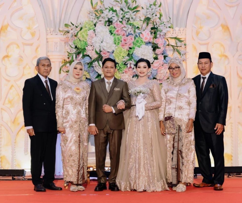 Sang ibu banggakan pernikahan adik Indah Permatasari, tulis caption manusia berhati malaikat & iblis