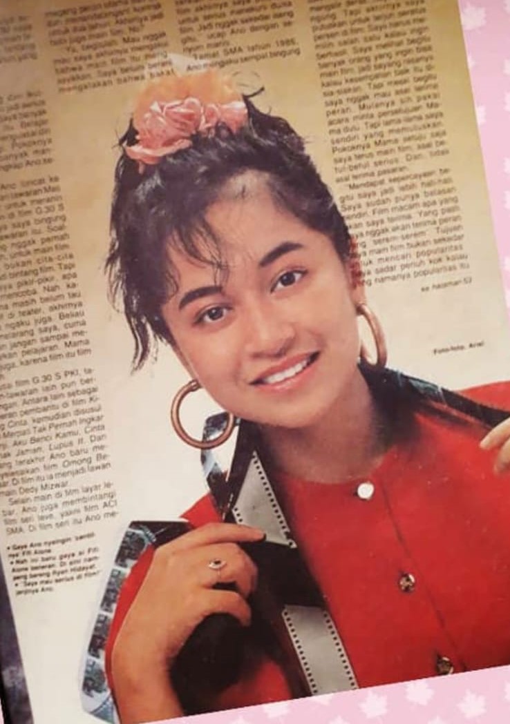 Gadis yang dirangkul Nike Ardilla dulu anggota girlband kini hijrah, intip 11 potret transformasinya