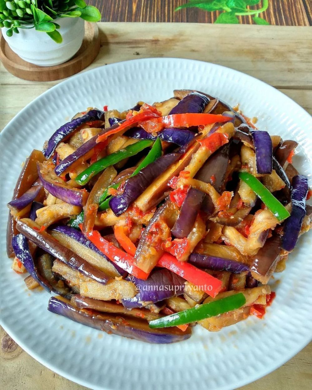 Recipe for stir-fried eggplant mixed with peppers, delicious, tasty and addictive