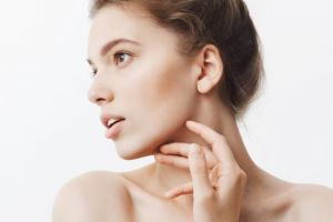 Cara atasi keringat berlebih pada wajah pakai masker dari 2 bahan makanan, bikin makeup antiluntur