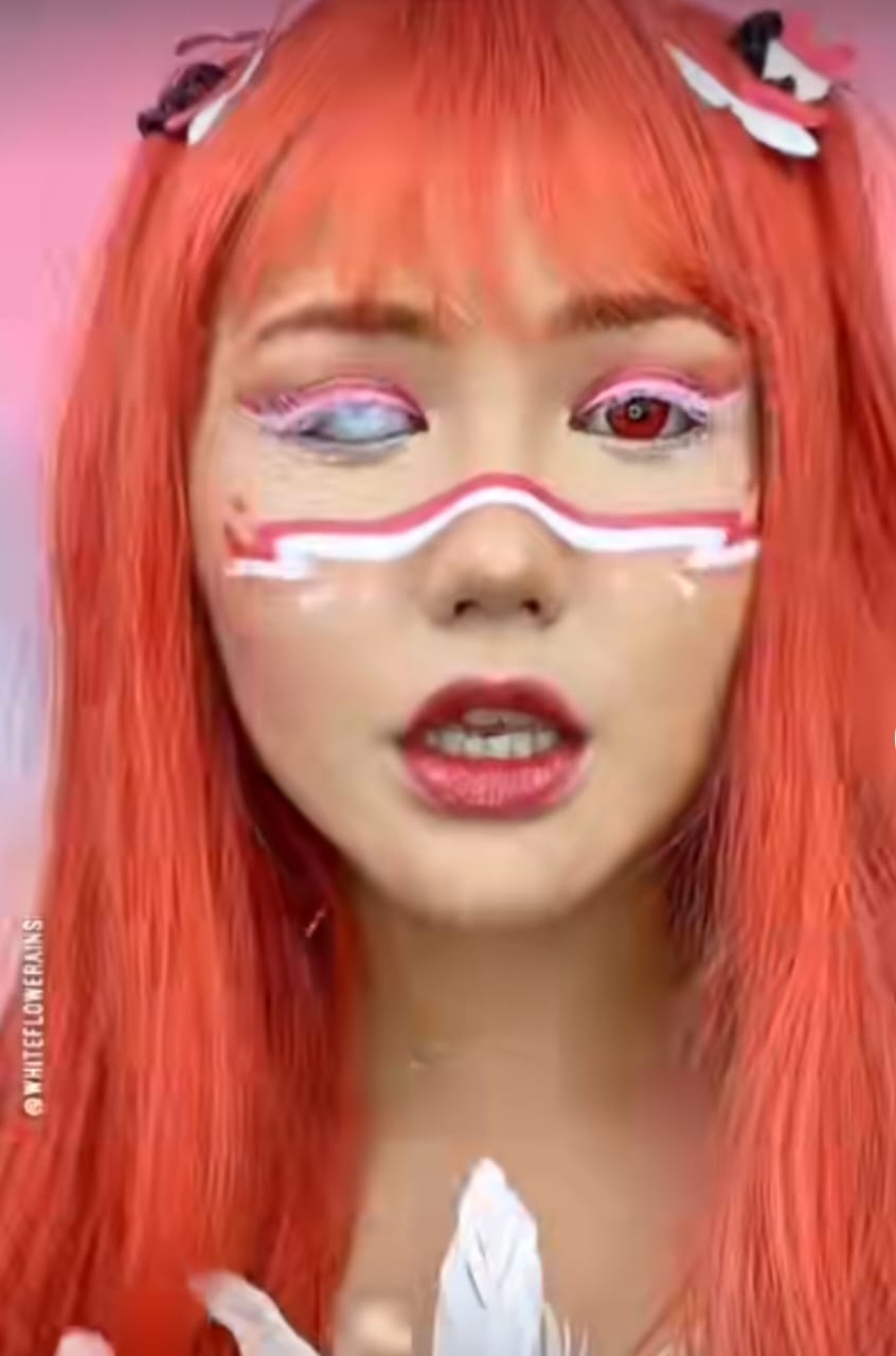 Rias wajah dipadukan gambar kesenian khas Indonesia, skill makeup wanita ini bikin terpukau