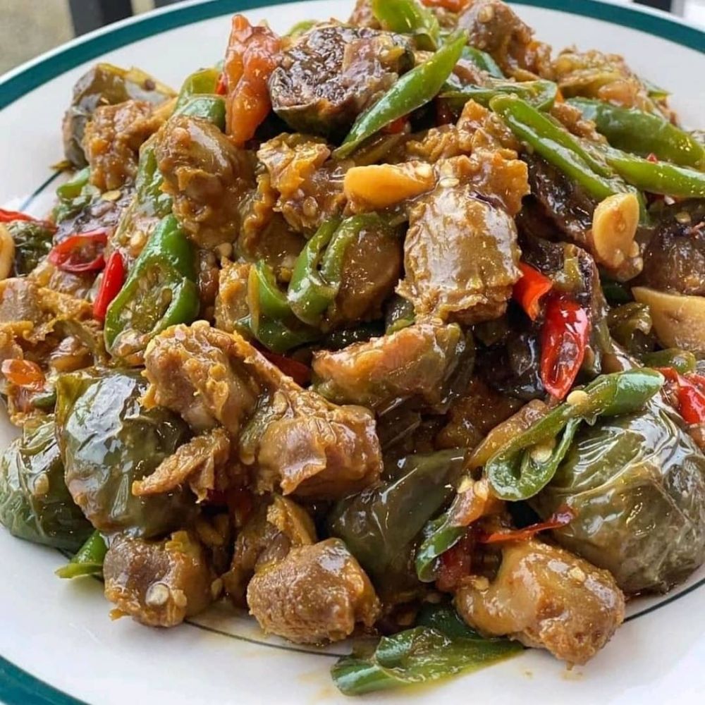 Recipe for stir-frying eggplant and liver gizzard, delicious and easy to follow