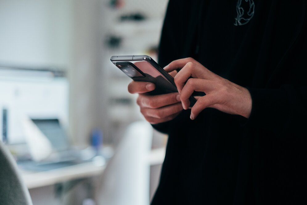 Cara mudah pakai smartphone sebagai pengganti keyboard dan mouse PC, cukup gunakan satu aplikasi