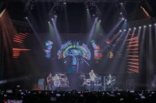 Terlena dalam hentakan heavy metal Deep Purple World Tour di Solo