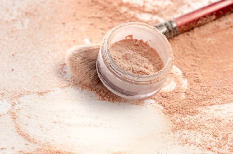 9 Rekomendasi bedak tabur untuk kulit berjerawat harga mulai Rp 20 ribu