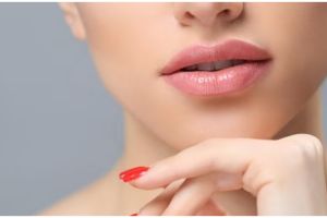 9 Cara merawat bibir hitam agar kembali cerah dan plumpy, rutin minum air putih