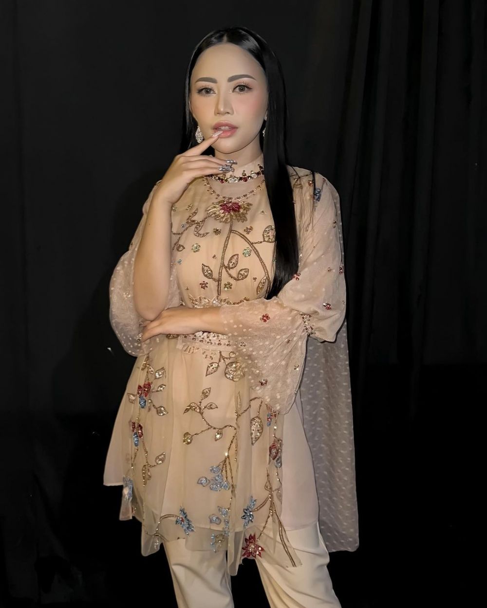 Rachel Vennya unggah potret bareng anak usai dicibir soal riasan, komentar Gitasav jadi sorotan