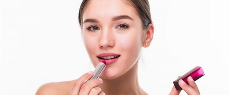 Bikin Riasan Bibir Antibleber Begini Trik Mudah Aplikasikan Lip