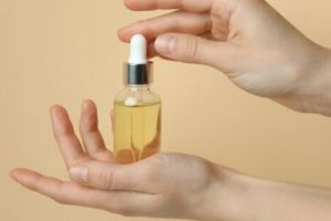 Bikin kulit halus dan antikering, ini cara membuat body oil pakai 5 bahan alami