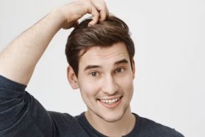 Trik mengatasi rambut tipis pria pakai 3 bahan alami, cegah rontok dan bikin lebih lebat