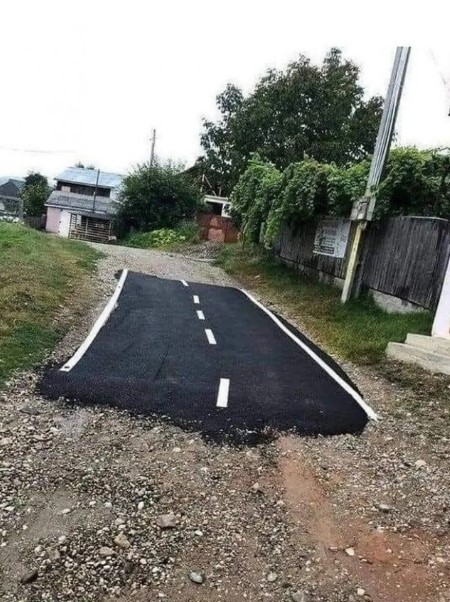 15 Potret orang saat bikin jalan ini ada aja kesalahannya, bikin melongo nggak habis pikir