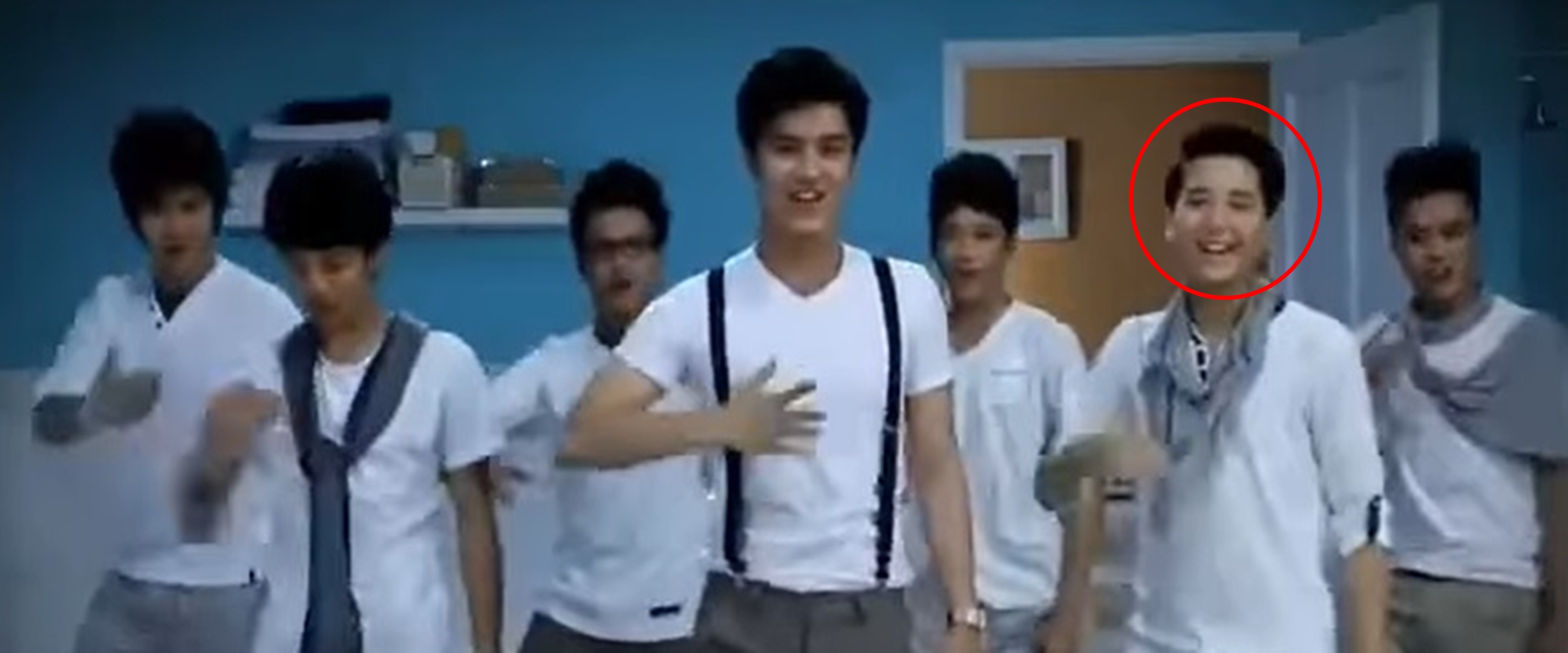 Model iklan pasta gigi ini dulunya personel boyband kini jadi desainer, intip 11 potret terbarunya