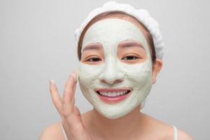 Trik atasi wajah berminyak pakai masker dari 2 bahan alami, bikin cerah dan bebas jerawat