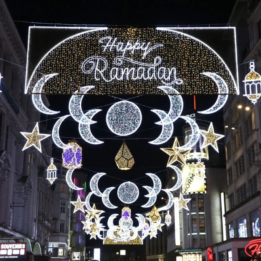 Potret jalanan kota London dihiasi ornamen tema menyambut Ramadan, pertama kali dalam sejarah