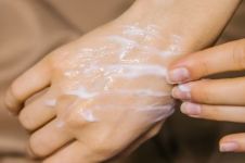 Cara skin bleaching sendiri di rumah hanya pakai 4 bahan dapur, bantu atasi kusam dan putihkan kulit