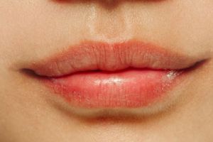 Bikin bibir lembap seharian, begini trik eksfoliasi bibir yang benar hanya pakai 2 bahan