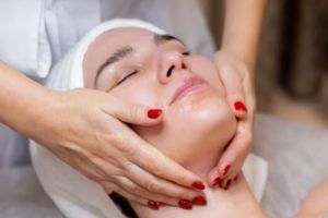 Bantu bersihkan pori-pori, begini cara melakukan facial steam yang benar agar kulit tampak cerah