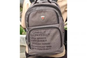 13 Potret lawak tas anak sekolah ini absurdnya kebangetan, bikin si anak pengen libur aja