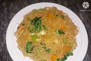 Tanpa perlu direbus atau direndam air panas, ini trik praktis bikin bihun goreng yang enak