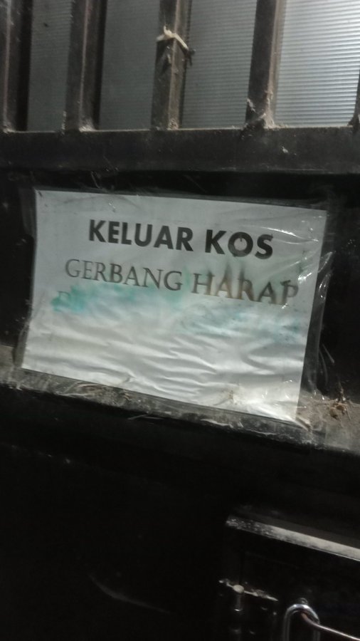 Bikin gagal paham, 11 tulisan absurd kos-kosan ini bacanya jadi bingung