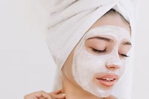 Hanya butuh 1 jenis buah, begini trik membuat clarifying face mask untuk bantu haluskan wajah