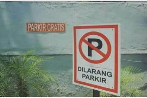 Bikin gagal paham, 11 tulisan kocak di tempat parkir ini bacanya jadi bingung