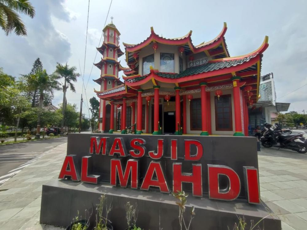 Uniknya Masjid Al-Mahdi di Magelang, arsitekturnya mirip Klenteng
