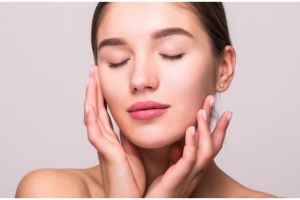 Trik bikin wajah glowing dan lembap pakai masker dari 4 bahan sederhana