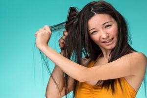 Cara membuat tonic untuk atasi frizzy hair ini cuma pakai 3 bahan alami, bikin lembut dan antirontok