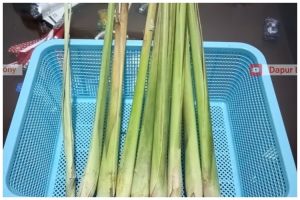 Tak perlu direndam air, ini trik menyimpan serai biar tetap segar dan nggak mengering hingga 1 bulan