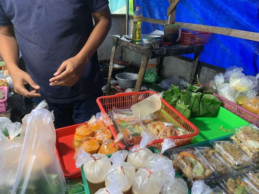 Berburu camilan tradisional jemunak di pasar Ramadan Gunungpring