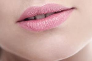 Cara atasi pecah-pecah di sudut bibir saat puasa pakai scrub dari 1 jenis buah, jadi halus dan lembut