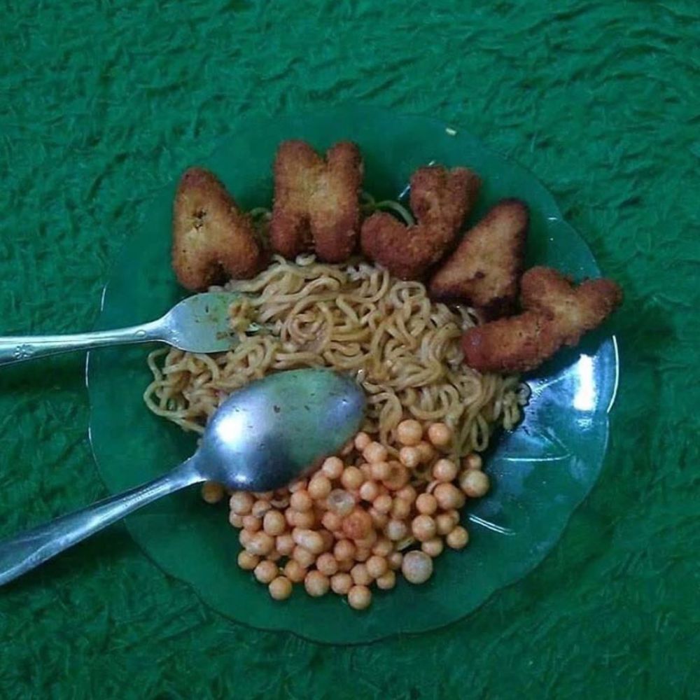 11 Tulisan di makanan ini bukti orang gabut aneh-aneh tingkahnya
