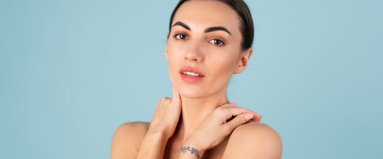 Nggak perlu pakai lipstik, begini trik membuat riasan bibir hanya pakai 2 macam buah